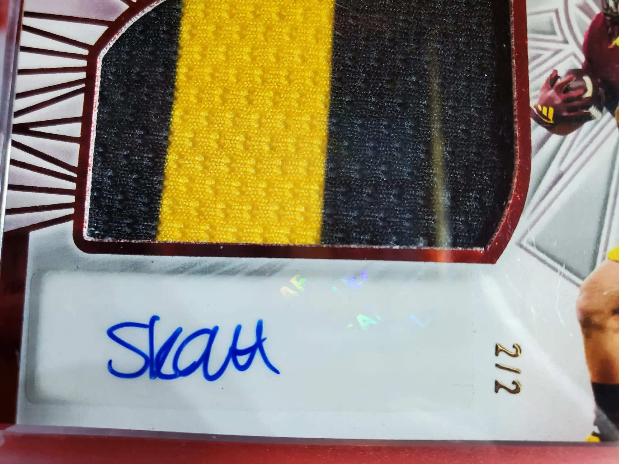 2025 Leaf Trinity - Rookie Auto Memorabilia Cam Skattebo #RM-CS1 Ruby /2(AU, - Image 4